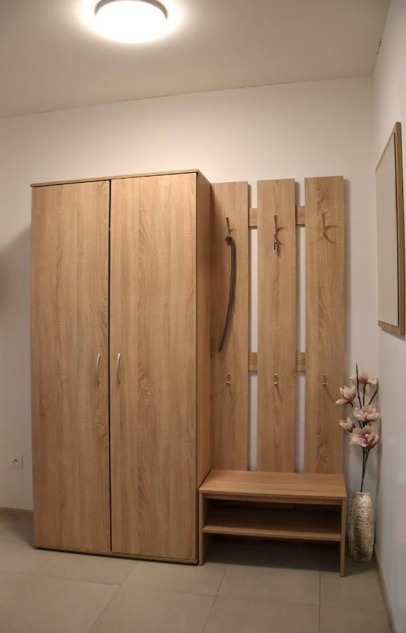 Elemir Apartment Besenova Bagian luar foto