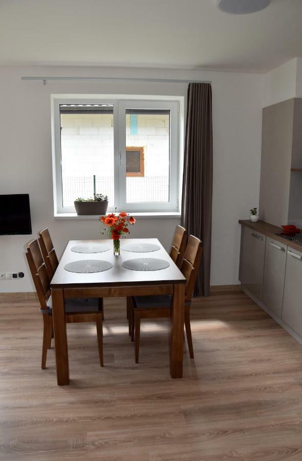 Elemir Apartment Besenova Bagian luar foto