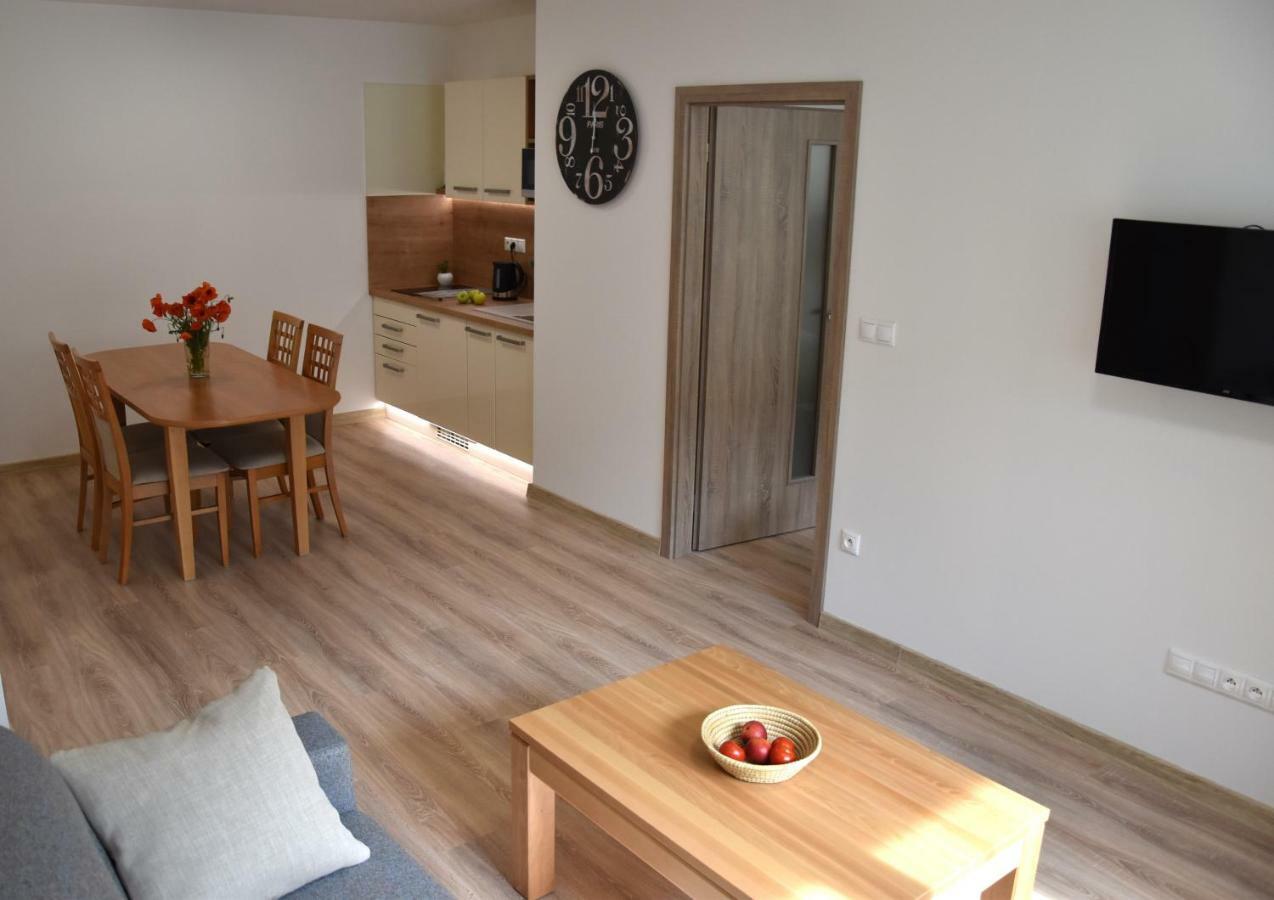 Elemir Apartment Besenova Bagian luar foto