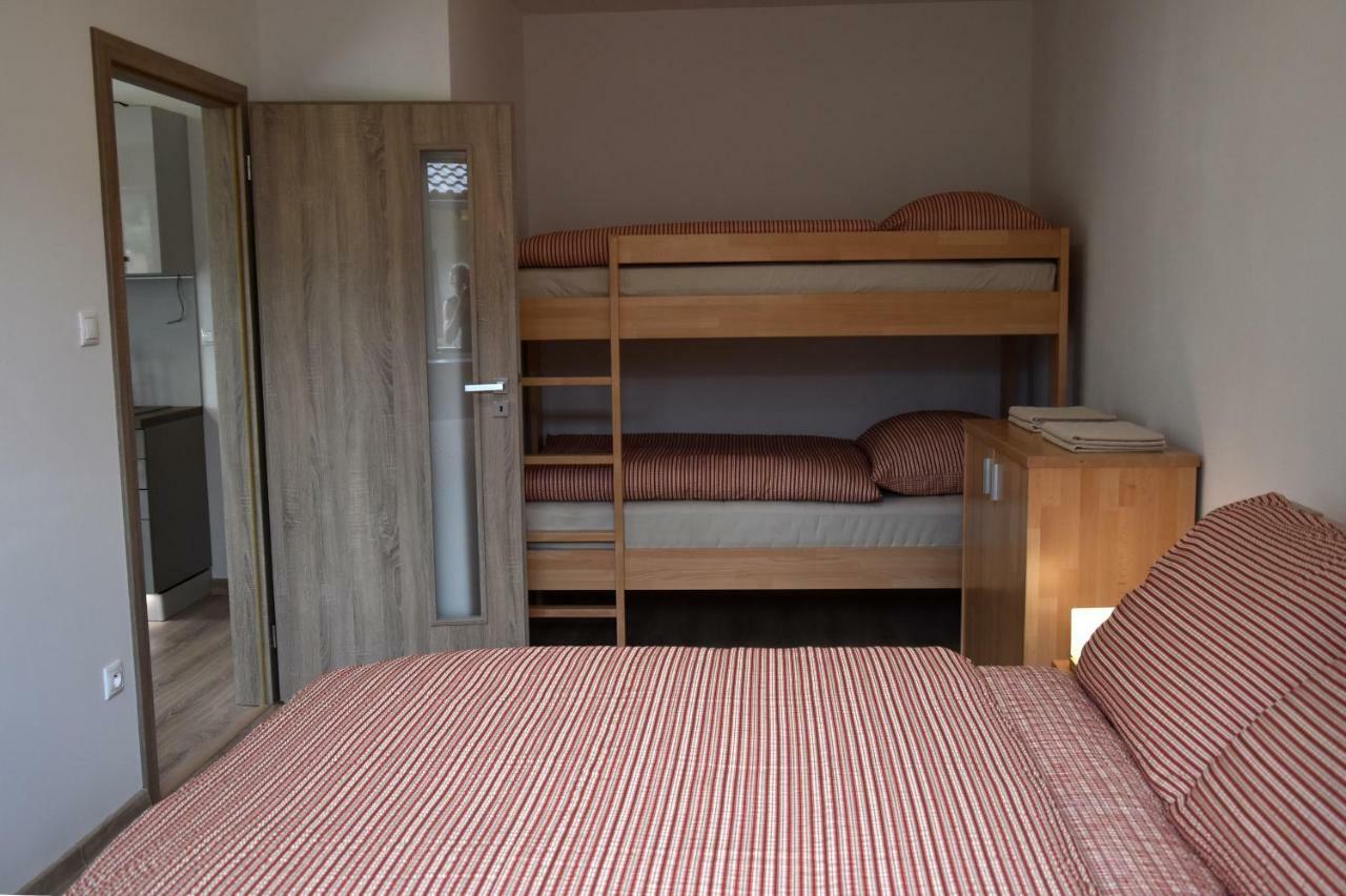 Elemir Apartment Besenova Bagian luar foto
