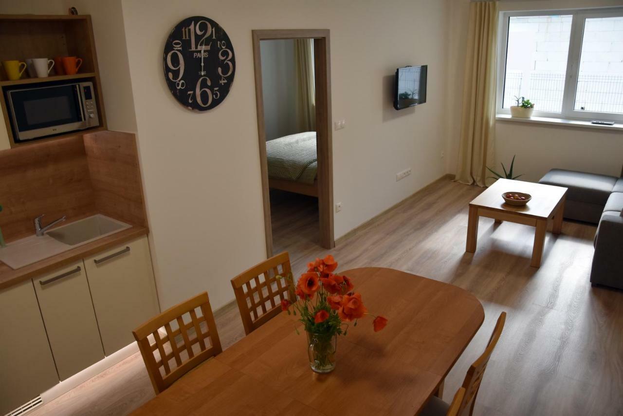 Elemir Apartment Besenova Bagian luar foto